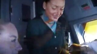 მიმზიდველი შავგვრემა ...